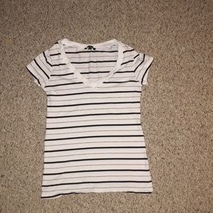 Striped v-neck tee